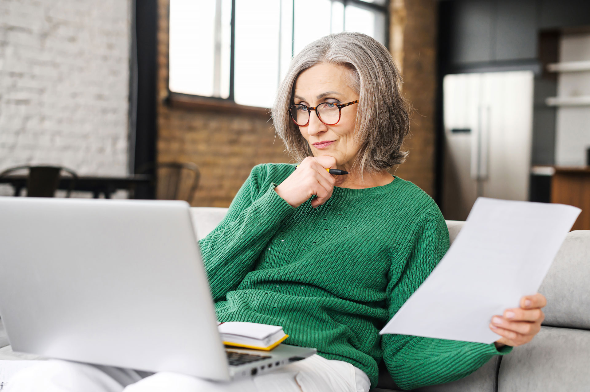 Analyse devis femme ordinateur